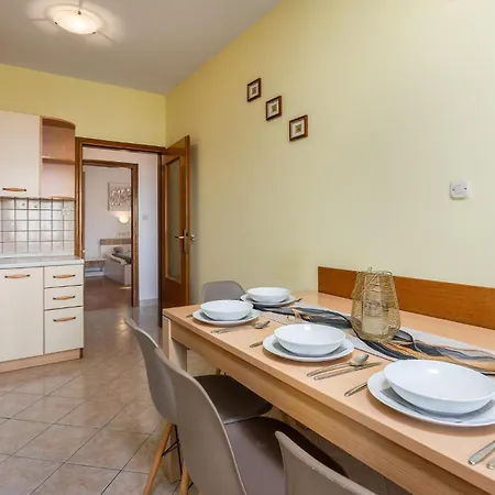 In Διαμέρισμα Lopar